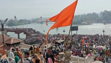 श्रद्धालुओं ने लगाई गंगा में पुण्य की डुबकी