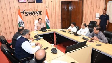 बादल फटने के बाद सीएम धामी ने अधिकारियों के साथ की बैठक