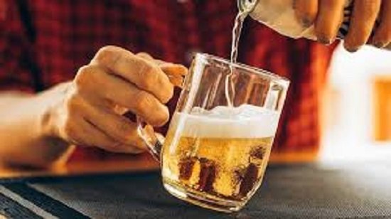 The age for drinking beer may be reduced in Delhi, the government is working on this plan