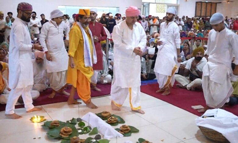 देहरादून बसाने वाले श्री गुरु महाराज को तर्पण