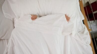 You cannot sleep without a bedsheet. Know the connection of this habit with psychology.