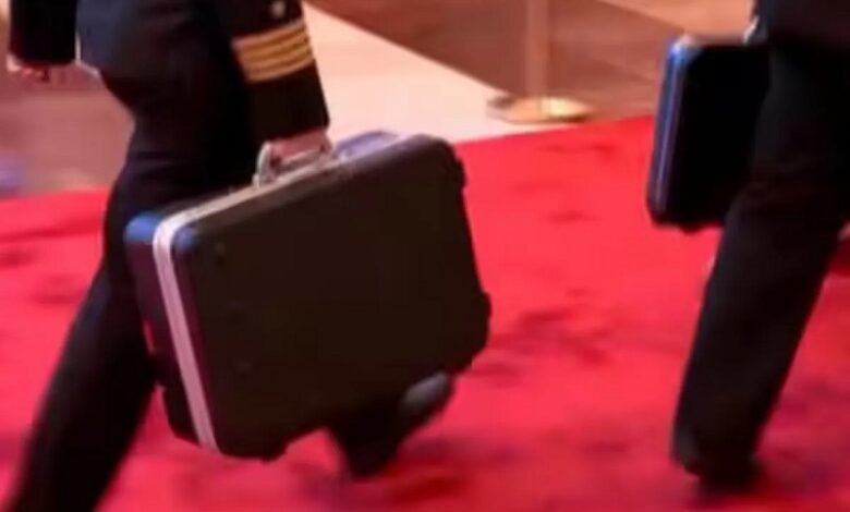 PutinNuclearBriefcase