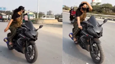 SareeBikeStunt